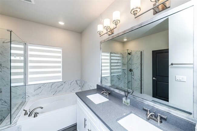 Building Photo - 3301 Wynwood Dr
