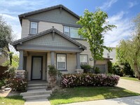 Building Photo - Spacious 5-Bedroom Home for Rent in Gorgeo...
