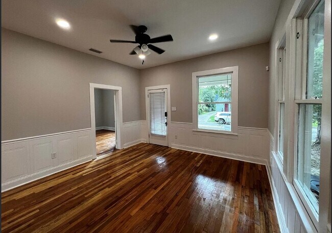 Building Photo - 209 S Fulton St