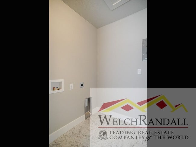 Building Photo - 3 Bed 2.5 Bath Beautiful Townhome in West ...