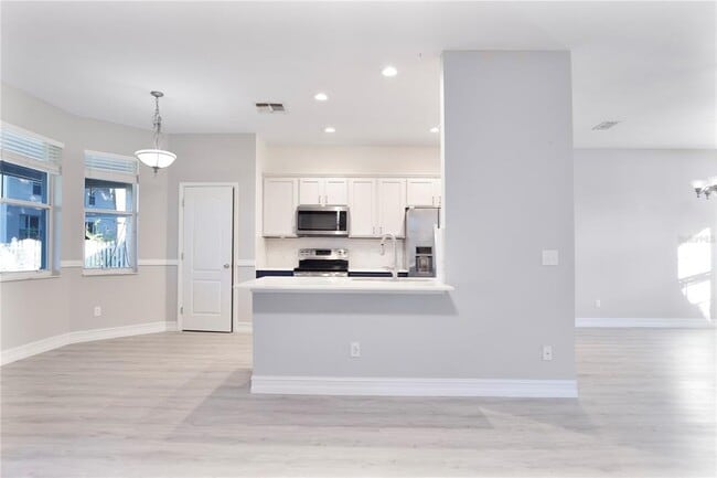 Building Photo - 2560 Tall Maple Loop