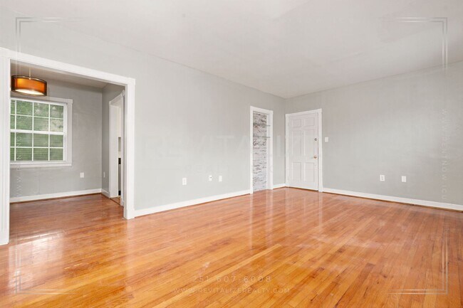 Building Photo - 214 Upham St