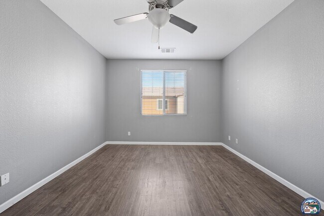 Building Photo - 315 Breezy Pl