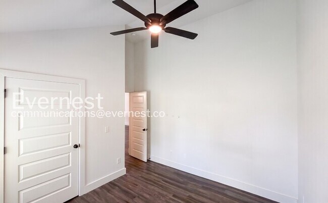 Building Photo - 4 Bed & 2 Bath House in Chattanooga / Pet-Friendly / Available Now!