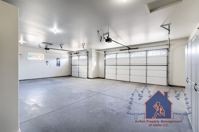 Building Photo - 2539 Bottle Brush Ave