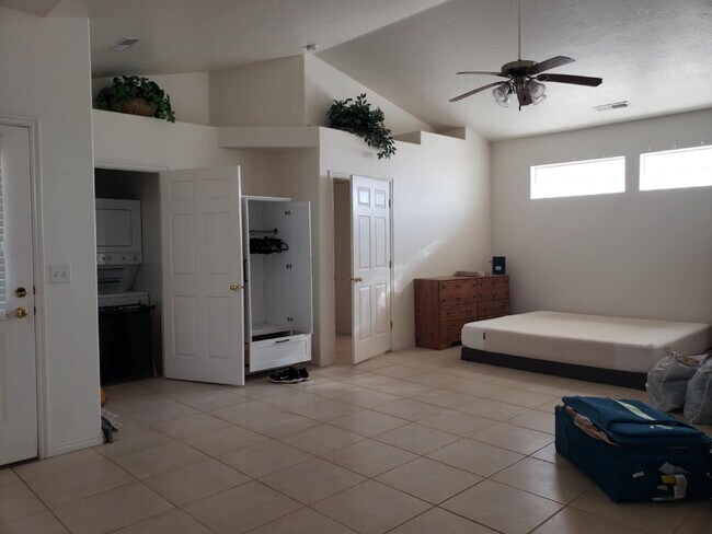Building Photo - 288 W Diagonal #B  studio/1 Bath
