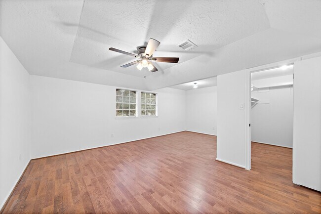 Building Photo - 7810 Antoine Dr