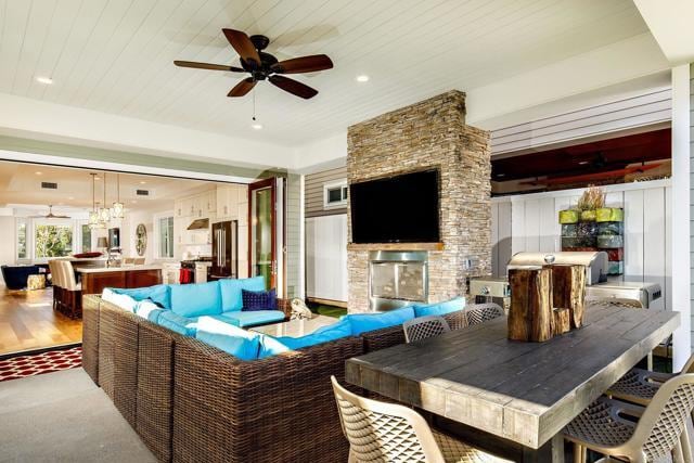 Building Photo - 365 H Ave