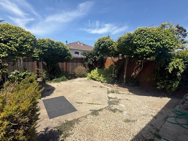 Building Photo - 3-Bedroom Single Family Home in Richmond Annex / El Cerrito Area