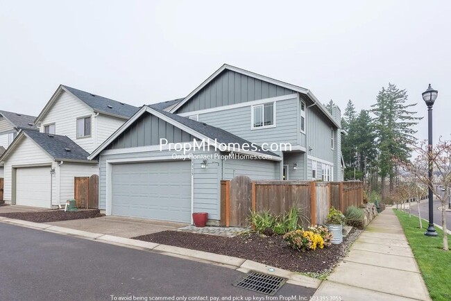 Building Photo - Luxury Three Bedroom Home in Bull Mountain!