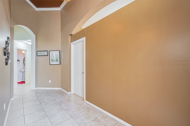 Building Photo - 10323 Emerald Pine Dr