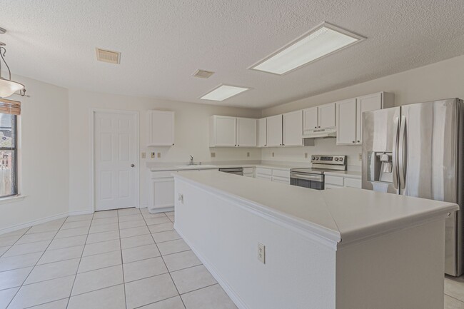 Building Photo - 4 BED 2.5 BATH near Seaworld AVAILABLE NOW!