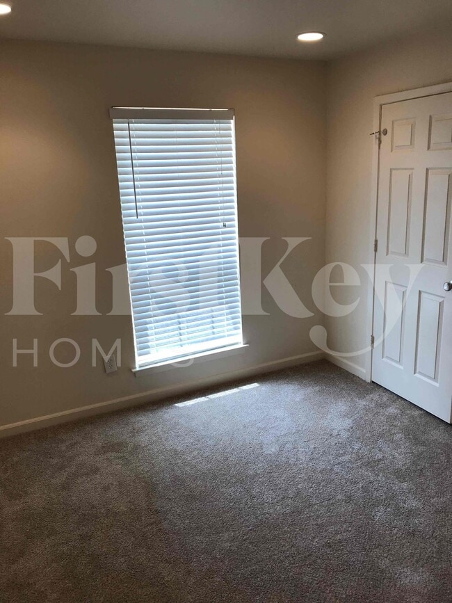 Building Photo - 1217 Meadow Creek Dr