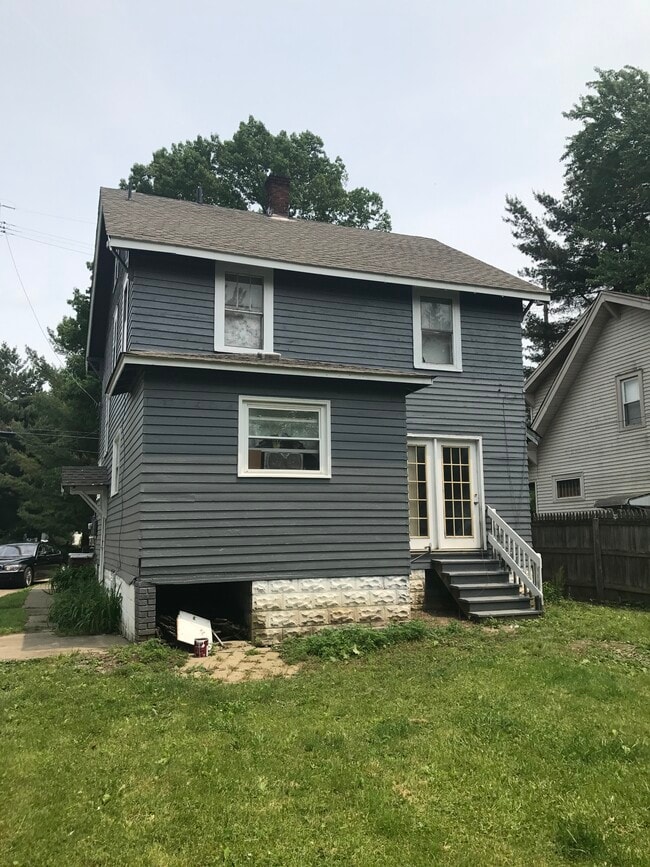 Building Photo - 1687 Wilson Ave NW