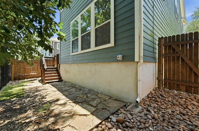 Building Photo - 1308 Central Park Ct