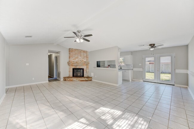 Building Photo - 15914 Timber Valley Dr