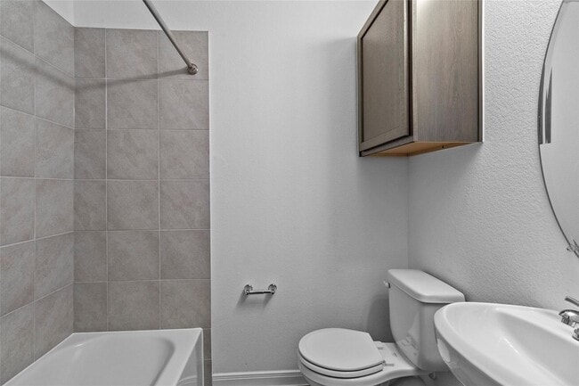 Building Photo - For lease in the sought-after Cedar Point community, this delightful home boasts 1,065 square fee...