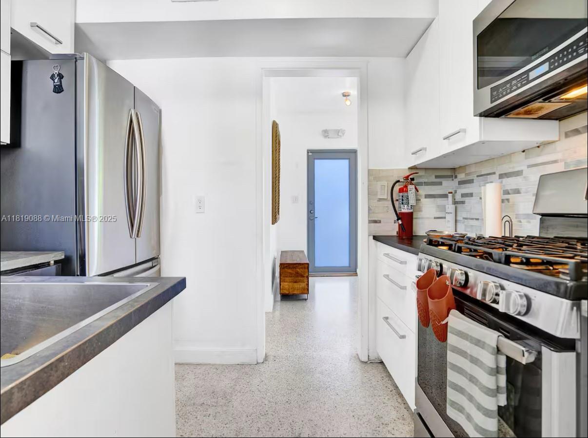 Building Photo - 7537 W Treasure Dr