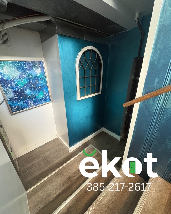 Building Photo - Birtok-500 South-1269