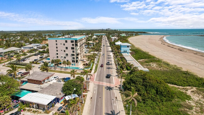 Building Photo - 711 S Ocean Dr