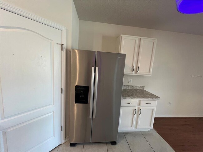 Building Photo - 1143 Cambridge Dr