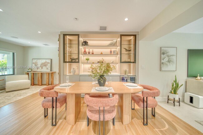 Building Photo - 1940 SW 32nd Pl