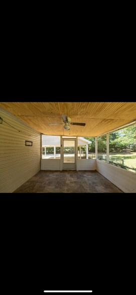 Building Photo - 6065 Val Del Rd