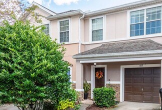 Building Photo - Cambridge at Oakleaf Townhome (3 bedrooms/2.5 baths)