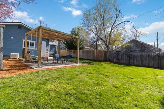 Building Photo - 1815 W Idaho St