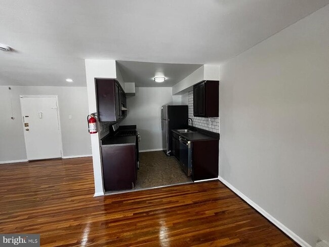 Building Photo - 91 Oak St