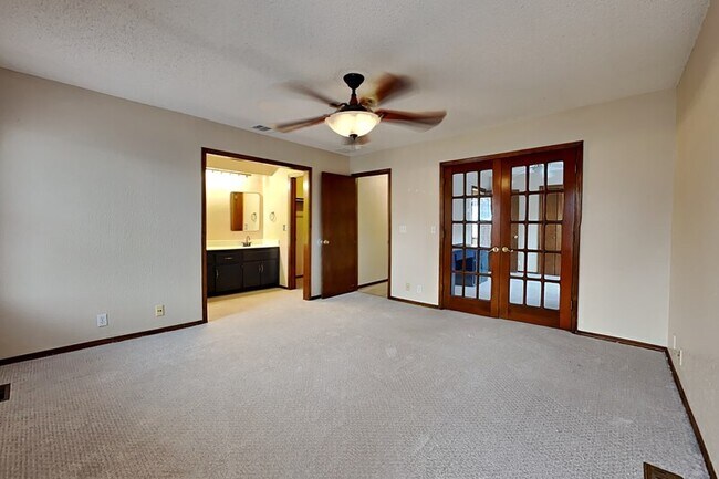 Building Photo - 2200 Sandy Creek Trail