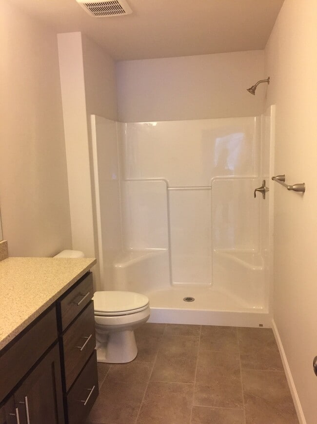 Building Photo - SE New Townhouse, 3 Bedrooms, 2 1/2 Baths,...
