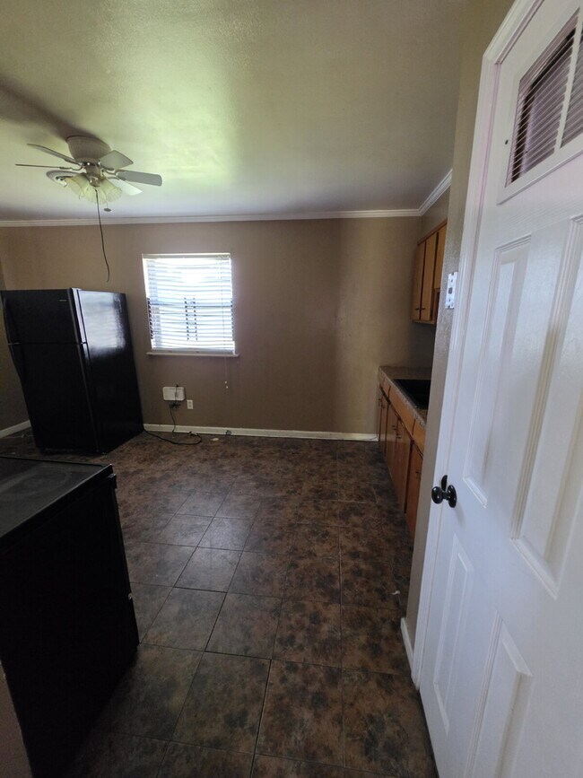 Building Photo - 3-Bedroom Retreat in Blytheville – Cozy 884 Sq Ft Home on Mayfair Lane!