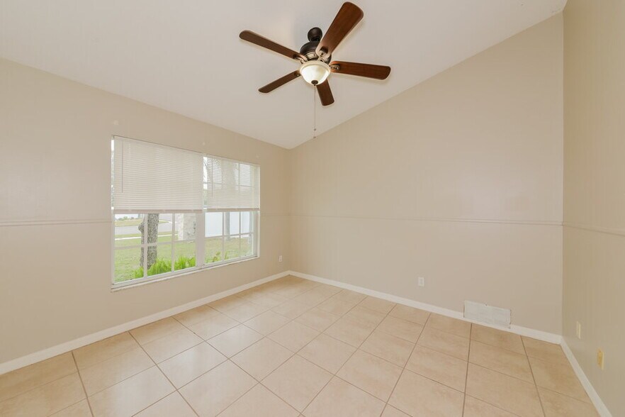 Building Photo - 7703 33rd Ln E