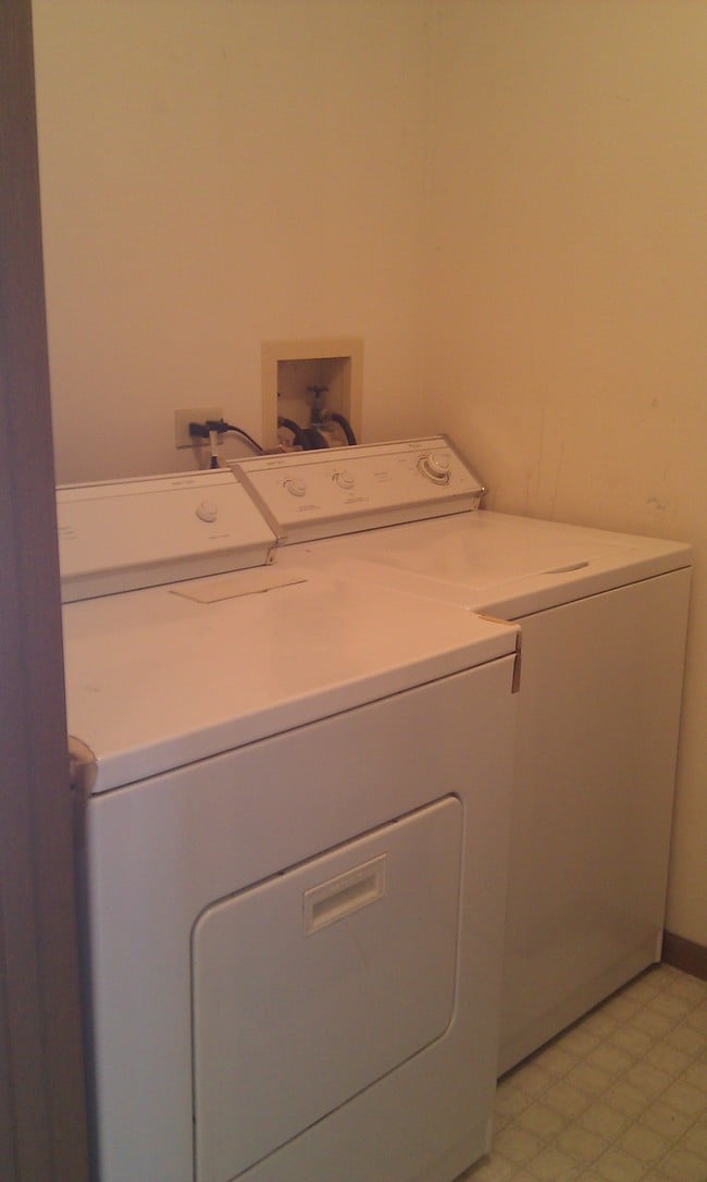 Building Photo - 280 WoodridgeUnit C