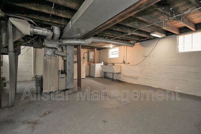 Building Photo - 14210 Athens Ave