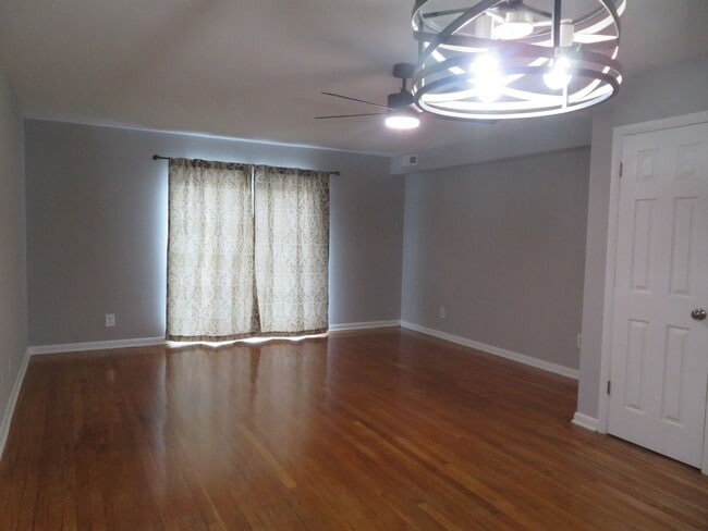 Building Photo - Woodmere Pointe Condominium-Petersburg