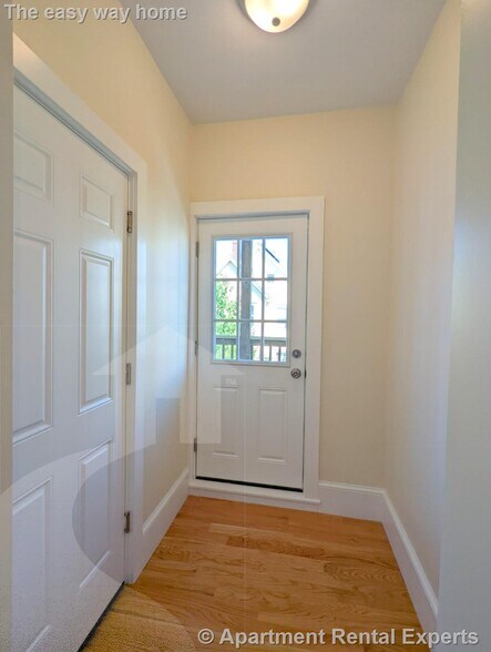 Building Photo - 71-73 Merriam St Unit #2
