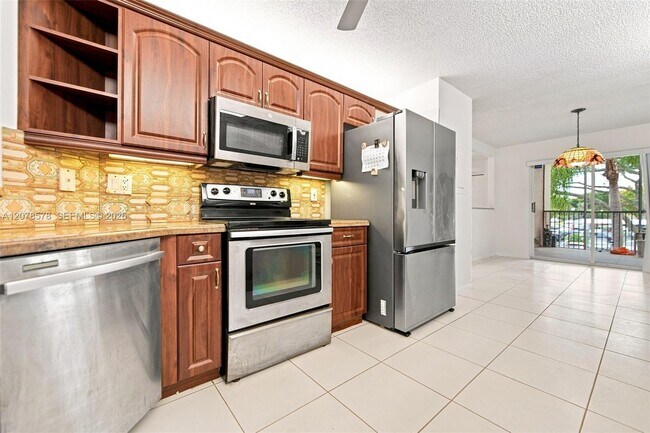 Building Photo - 7647 Granville Dr