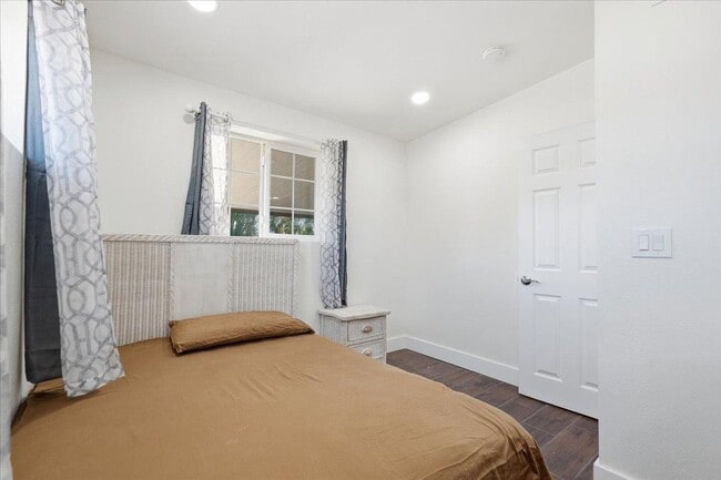 Building Photo - 38466 N Basin Rd