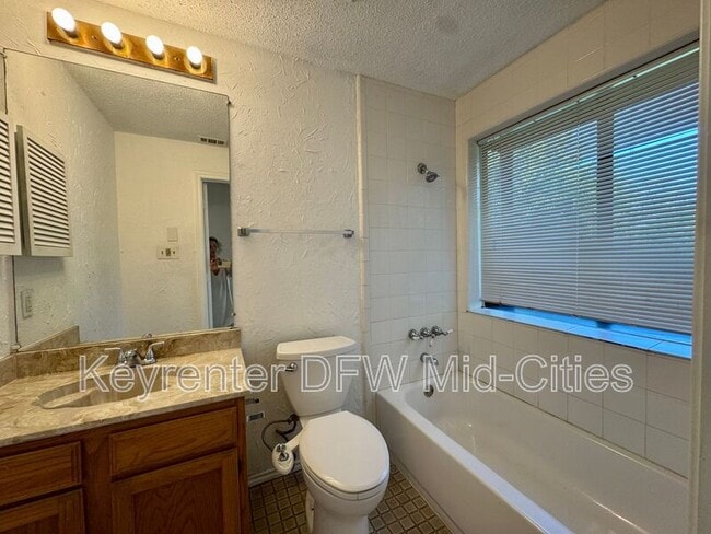 Building Photo - 4800 W Lovers Ln