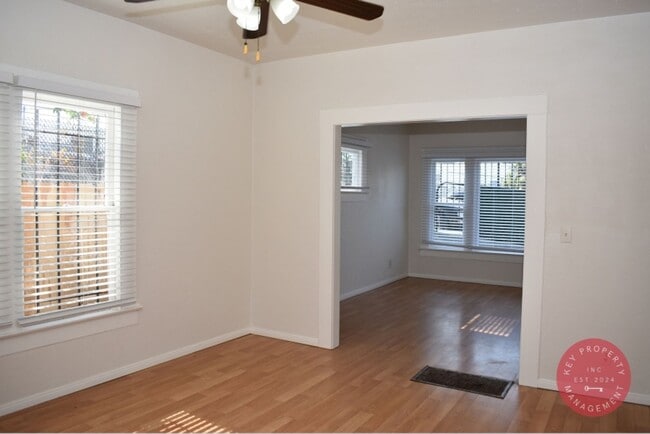 Building Photo - Charming 2-Bedroom Downtown Unit – Availab...