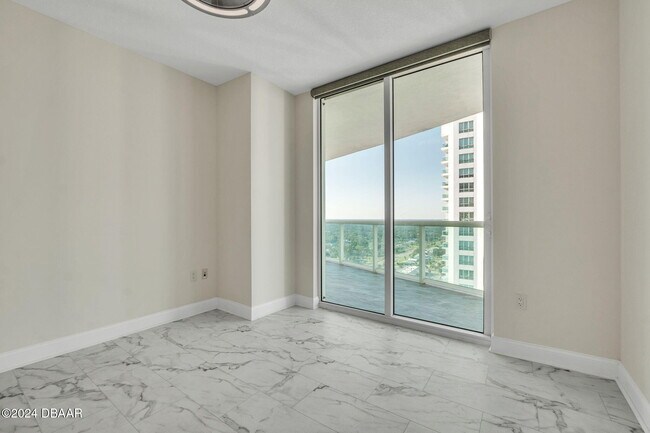 Building Photo - 231 Riverside Dr