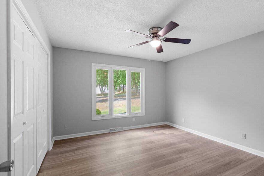 Building Photo - 325 Eastwood Dr