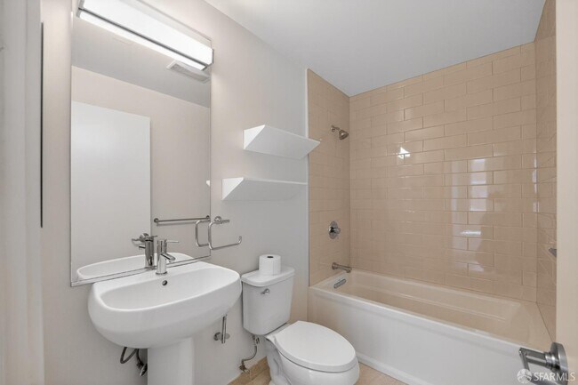 Building Photo - 570 Innes Ave