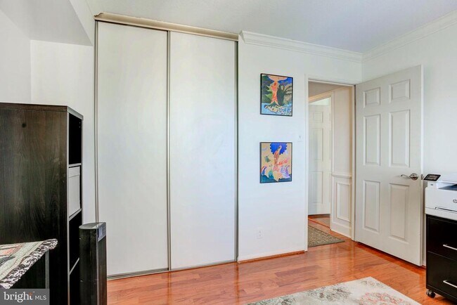 Building Photo - 307 Yoakum Pkwy