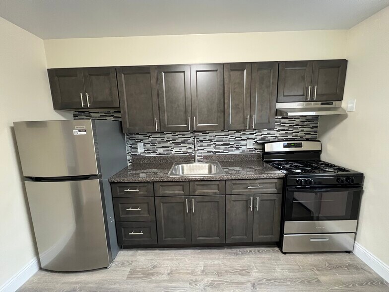 Building Photo - Marjam Realty