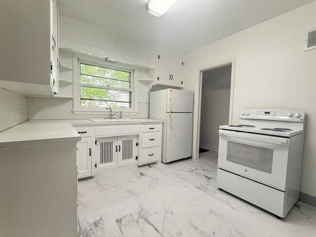 Building Photo - 1201 E 54th St