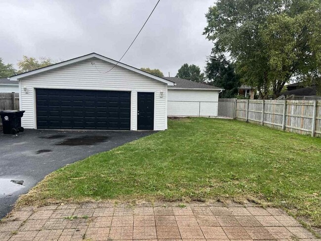 Building Photo - 7621 Odell Ave