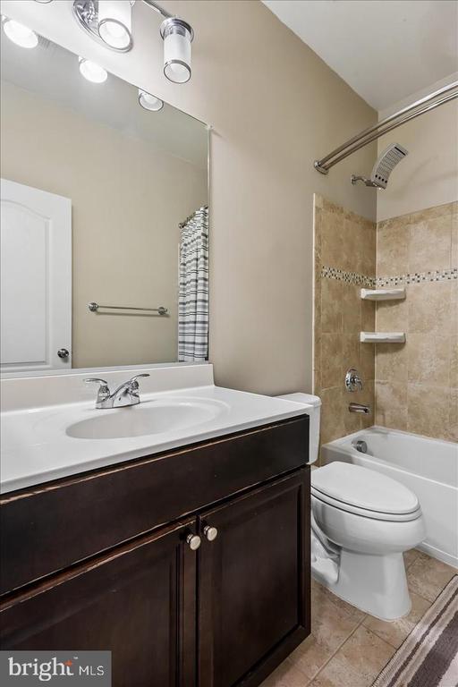 Building Photo - 402 Orchard Ridge Dr